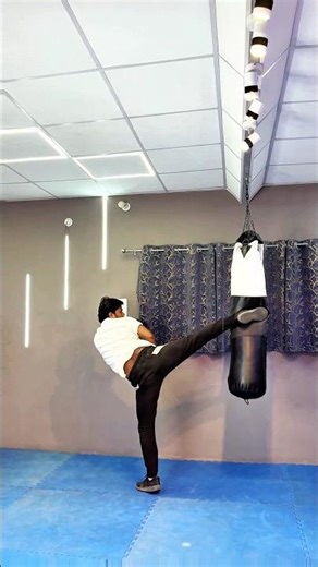 How to Land the Perfect Spinning Back Kick 🥋⚡.....#shorts #selfdefense #youtubeshorts #viralshorts