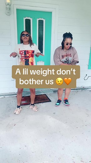 A lil weight dont bother us 🧡🥴 #linedance #lilweight #kinggeorgelilweight #linedancechallenge #linedancersoftiktok #kinggeorgelinedance