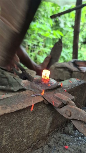 The Village Blacksmith's Secret Skill – Handmade Iron Nails Forged by Fire