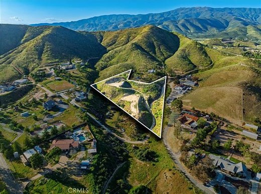 1 Erin Way, Agua Dulce, CA 91350 | Estately 🧡 | MLS# CV26057466