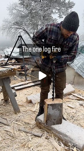 Isak Stålenhag | wood whisperer on Instagram: "The one log fire is made of one dry spruce or pine log. Just drill two holes in it. Start the fire with some dry woodshavings and very soon you can enjoy some coffee! #kokkaffe #eld #makeitoutdoor #garphyttanoriginal #lagamatute #kaffeöveröppeneld #coffe #fire"
