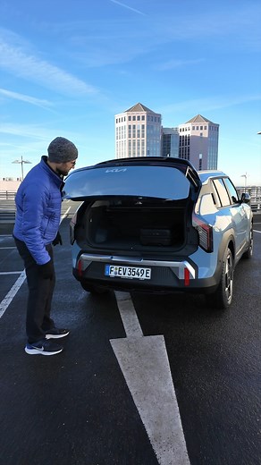 Autogefühl on Instagram: "💡Trunk / boot features of the first-ever Kia EV3. The Kia EV3 is a small EV that challenges Volvo EX30, VW ID3, Cupra Born or Renault Megane e-Tech. It is 4,30 m or 169“ long, features a 58 or 81 kWh battery, FWD and offers space for 4 to 5 adults. #Kia #KiaEV3 #electricvehicles #electricvehicles #cartechnology #cartech"