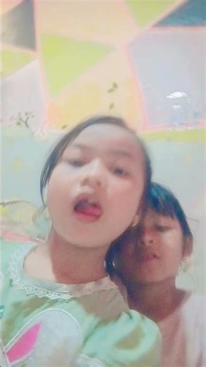 kita itu kembar loh tapi cuman beda sepupu gitu loh maksudnya kita sepupuan tapi kembar