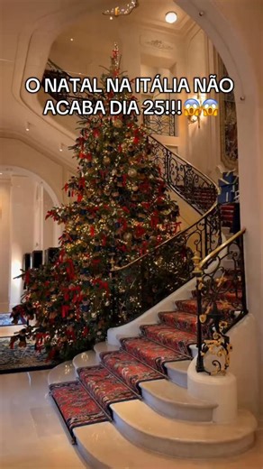 Sharon Sburlino | Gringa no Brasil on Instagram: "O Natal italiano não é um dia. É um ritual que começa na noite do dia 24 e só termina no dia 26, com mesa cheia, tempo lento e muita convivência 🇮🇹✨ Você viveria um Natal assim? 👇 comenta aqui e me segue para mais cultura italiana de verdade! #natalitaliano #culturaitaliana #italianos #tradicoes #gringaitaliana"