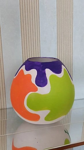 A splash of creativity! ✨ This hand-painted plaster vase brings bold colors and modern art together in a stunning way. What do you think of this design? Let me know in the comments! Your support means the world to me—help me grow by following, liking, and sharing this video! ❤️ #HandmadeDecor #DIYHomeDecor #PlasterArt #CreativeDesign #HomeDecorLover #HandcraftedWithLove #ModernArt #SupportSmallCreators #ArtisticVibes #HandmadeWithPassion | MrWhite Rg