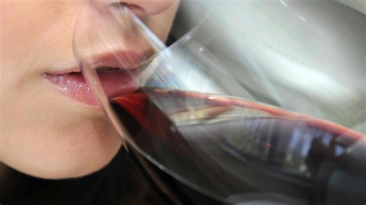 Heavy drinking can double risk of cancer: study