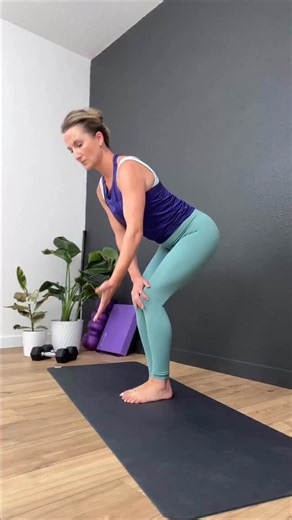 🎉 Want to jumpstart your fitness routine? My signature Jumpstart 30 program is for you! Comment “start” below ⬇️ and I’ll DM you the link! No equipment, no problem 🙌 Here’s a quick beginner-friendly bodyweight workout that hits your whole body: 1️⃣ Bent-over thoracic rotations – for posture & upper back muscles 2️⃣ Staggered squats – strengthens your quads & glutes - I love these! 3️⃣ Inchworms – builds core & upper body strength (go halfway if it’s too hard!) 4️⃣ Birddogs – great for building