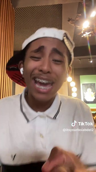 Creative Hand Gestures Tutorial for Art Enthusiasts