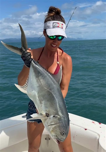 😎🎣 #fishingwithluiza #fishing #saltwaterfishing