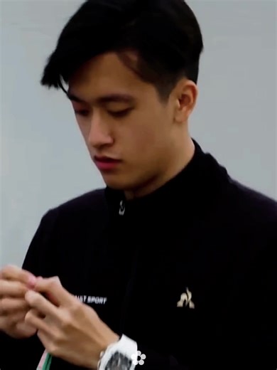 why aren’t we talking about how fine he actually is? 🫣🫣 AND I ACCIDENTALLY MADE A LOOP???? #zhouguanyu #guanyu #guanyuzhou #formula1 #f1 #formulaone