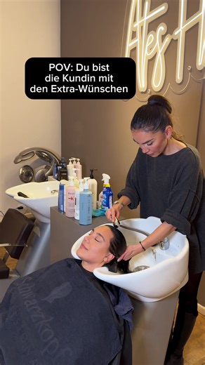 Was ist euer Spaß Getränk beim Friseur 💇🏽‍♀️ ? 💜💜💜💜#comedy #fun #humor #friseur