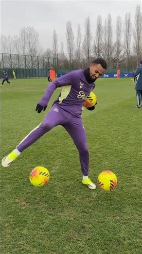🇸🇳🥰❤️😂 Iliman Ndiaye aime trop jouer avec les ballons mais là c'est compliqué #football #shorts