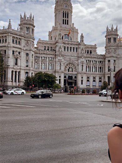 Melinde Huez | Confidence Coach | Moments in Madrid ✨ This city holds such a special place in my heart. It was here, during my semester abroad, where I rediscovered my... | Instagram
