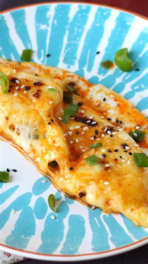 Fried eggs with honey and mozzarella, the sweet, salty and spicy express breakfast!