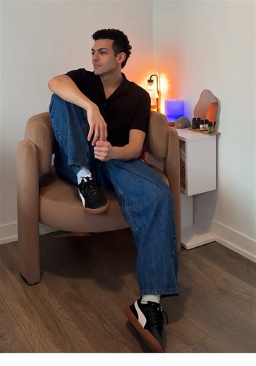 @Samstter is giving us all the March break inspo we needed. The Puma Club Kayzer is the pair your rotation has been waiting for. A clean, timeless silhouette with an edge that sets it apart. Shop your pair in-store or online at SoftMoc.com #SoftMocStyle #Puma . @Samstter nous donne toute l'inspiration dont nous avions besoin pour les vacances de mars. La Puma Club Kayzer est la paire que vous attendiez dans votre garde-robe. Une silhouette épurée et intemporelle, avec une touche d'originalité qu