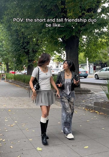 Creative BFF Poses You Can Try with Friends