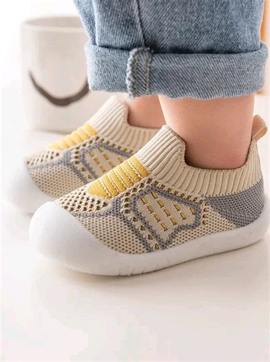 So many colours and some flexible! These little shoes are for boys and girls and every occasion! Rubber soles to protect toes and stretch material to support but not constrict learning feet. #babyadventures #mumtok #toocute #barefootshoes #toddlershoes