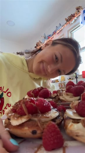 vera ada on Instagram: "this is me trying to stop being a wuss and start posting my TikTok’s here because I lowkey love them and they’re fun. no matter how scary it is that’s where I can be me the most 🧘‍♀️🤸‍♀️ #health #wellness #whatieatinaday #whatieat #fitness #gym #runner #run #wholefoods"