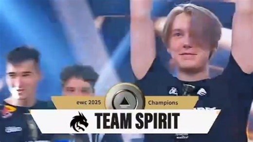 雪碧暴打Falcons3比0夺冠！Larl大圣被5人gank天秀逃生+Collapse大锤1冲5人脸血越打越多！