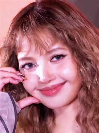 little Queen 🥰🥰 #lisa #lalisa #lalisamanoban #lisaxlouisvuitton #fyp