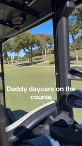 3.2K views · 10K reactions | ¿El papá del año?  Un fanático del golf que tuvo doble responsabilidad mientras disputaba una ronda…  #golf #golfers #sports #golfstagram #golfaddict #golflife #golfvideo #videooftheday #golfgame #viral #wow #amazing #shot #boom #golfviral #swing #golfswing | Golf Channel Latin America | Facebook