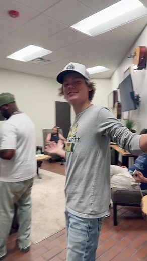 Happy Sunday with Maddox Batson | Country Music Vibes