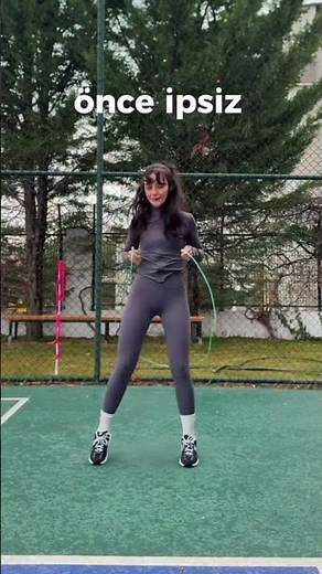 Yağmurlu bir ipsiz iple serisi💧🥰Önce ipsiz adımı çıkar Sonra ipi dahil et💪🏼#jumprope #footwork