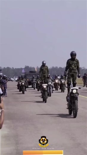 ලොව විශිෂ්ටතම විශේෂ බලකායන් සදහා පිරිණැමෙන Green Baret එක හිමි වුවද M16,MP5,SLR,F200,M4,SCAR,UMP,AWM,M24 වැනි ආයුධ හැසිරීමට හැකි වුවද Airborne ,Skydiver ,Grigger,Rider,Bomb Disposal ,Swat,Pathfinder ,CTU,Sharpshooter ,ATT,Combat Diver වැනි පාඨමාලා සියල්ල හැදෑරුවද,රණශූර ,රණවික්‍රම,පරම වීර විභූෂණ ,වීර විභූෂණ අහිමි, අවසානයේ සිංහලයා විසින් පොලිස්කාරයා ලෙස නම් කෙරූ මෙරට සිටිනා International Level එකේ කණ්ඩායම වන ඔවුන් පොලිස් විශේෂ කාර්ය බලකාය (Sri Lanka Police Special Task Force) Respect ❤❤#SPECIAL_FO