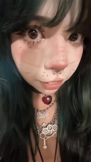 Leah on Instagram: "Mouse makeup look hehe🐁🧀 these teeth came out so cute & where so easy to make!!! (I’ll be posting a tutorial soon) who are dressing up as this year?? :D💖🎃(this look was for my cheese party real ones know)"