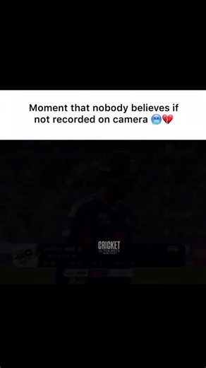 vk💝 on Instagram: "1997년 개봉한 영화 Titanic은 잭과 로즈의 운명적인 사랑을 통해 비극 속에서 도 오래 남는 감정의 깊이를 보여주는 작 품입니다. 화려한 연출보다 인물의 감정에 더 집중한 제임스 카메론 감독의 스타일은 지금 다시 봐도 묘하게 가슴을 울리 죠. 배가 침몰 하는 장면이 아닌, 두 사람이 서로를 바라보던 순간들이 더 강하게 기억에 남는 영화이기도 합니다. 이 감정을 완성해 주는 곡이 바로 셀린 디온의 *"My Heart Will Go On"*입니 다. 처음 들으면 잔잔한데, 어느 순간 자연 스럽게 가슴이 벅 차오르는 느낌을 줍니다. 특히 후반부의 고 조되는 보컬은 영화 속 잭과 로즈의 마지막 장면과 겹쳐지면 서 괜히 마음 이 서늘해지기도 하고요. 많은 분들이 “이 노래가 나오면 왜 그 장면이 자동으로 떠오르는지 모르겠다"고 말 하는데, 그 만큼 영화와 음악이 자연스럽게 얽혀 있는 곡입니 다. 1998 년 아카데미 주제가상을 비롯해 여러 상을 휩쓴