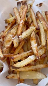 21K views · 174 reactions | These homemade oven baked fries are perfectly fluffy on the inside and ultra crispy on the outside. Once you try this fail-proof fry recipe, you won’t look back. Recipe link in comments! Cooking with Karli #homemade #oven #ovenbaked #frenchfries #fries #bakingathome #cookingathome #foodblogger | Cooking with Karli | Facebook