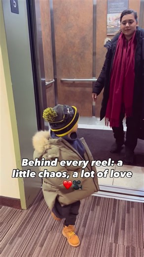 This is what happens when everyone wants to come to my setup 🤣🎥 #bts #hotelroomdecor #torontoeventdecor #torontopartyplanner | 𝐊 𝐝𝐞𝐜𝐨𝐫 & 𝐛𝐞𝐲𝐨𝐧𝐝