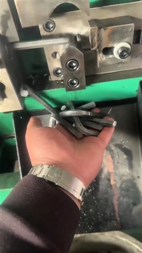 Automatic Metal Rod Bender: Fast L-Shapes in Seconds! #metalworking #fabrication #shorts