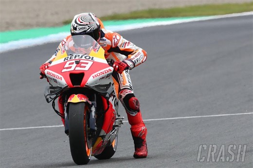 Watch: Marc Marquez glove mishap in Motegi practice