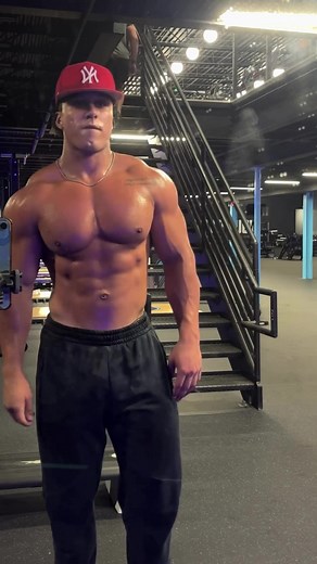 Sweaty Muscle Worship: Training Videos of Muscular Men