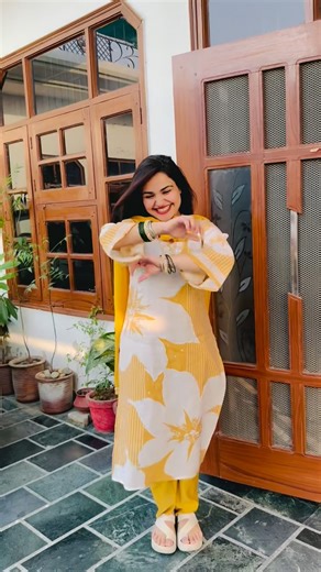 Manveet♥️Janpreet on Instagram: "With @dressy_delight_ step into everyday elegance🌼From cozy co-ord sets to breezy cotton kurtas — perfect comfort, perfect style. Follow @dressy_delight_ for your next wardrobe favorite 🤗"