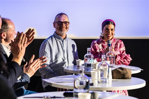 « Un mano a mano tout en finesse » : le photographe Cyrille Vidal s’allie avec Sarah Lartigue pour l’affiche de la Madeleine 2026