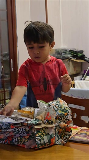 22K views · 819 reactions | Tiger finding grandpa's candy but couldn't find it 藍藍藍藍藍藍 | Barbara Wu | Facebook