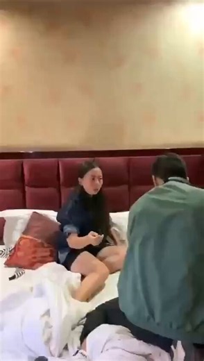小伙带兄弟捉奸，大逼刀挎挎扇怕是有点疼哦，感觉有点不值得这女的身材长相也太一般了，要是漂亮点身材哇塞被打也值了，果然是饿了。大多数Web3激励系统不是死于bug，而是死于没人能独立验证修复过程。@TermMaxFi 最近处理88个钱包「Puzzle Task」补发审核这件事，让我觉得比XP和徽章本身更值得聊。核心不是赔了多少，而是用户能直接在链上审计整个处理过程——不是靠截图，不是靠一条道歉推文，不是靠后台Excel表格。这个差异，改变了整个权力结构。👇 具体来看他们怎么做的：EDGE和BASED双金库的问题，暴露了一个大多数协议都不敢正面聊的困境：真实用户会被卡在「旧规则」和「新补丁逻辑」之间的缝隙里。烂的处理方式只有两种：→ 一刀切，全部回滚，合理参与也一并抹掉→ 为了平息社区，无脑全发，bug反而变成farming漏洞TermMax两条路都没走。历史双金库天数被保留，但受影响的用户需要在修复后重新存入Earn金库，并再持仓5天才能获得资格。这个细节的设计逻辑是：✓ 承认过去的真实参与✓ 但不允许bug本身被套利化✓ 补偿条件和正常参与路径保持一致这不是客服处理，这是激励治理的链