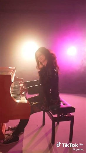 Her!!!! 🔥🔥 Michael Jackson - Smooth Criminal piano Version @MichaelJacksonZone-z1o