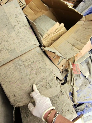 MUSIC EXECUTIVE LOCKER STORED FOR YEARS! CRAZY DUST! #blues #music #tshirts #vintage #treasure