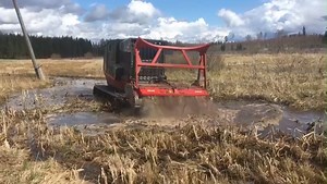 Throwback 🎥 Take a ride down memory lane with the 𝗥𝗔𝗣𝗧𝗢𝗥 𝟯𝟬𝟬𝗿 working in swampy and muddy terrain conditions that many of you operate in 💪 The extremely low ground pressure that it exerts prevents it from sinking into soft soil 👍 | Prinoth Vegetation Management