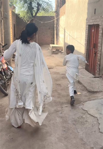 Dog and Girl Full Video: A Heartwarming Bond