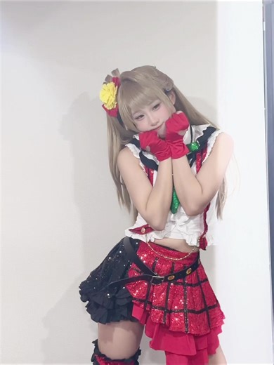 南ことりのキラキラ衣装でコスプレ撮影