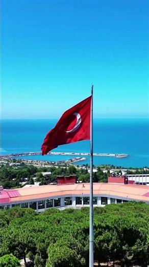 Fırtınalar Dursun Yana,Yol Ver Türk'ün Bayrağına!