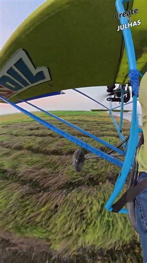 জীবনের ঝুকি নিয়ে প্লেন উড়াচ্ছে জুলহাস