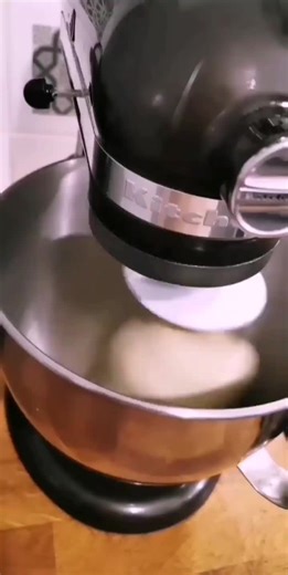 BATBOUT 🥙 Les Batbouts.. On ne les présente plus ! Cuits à la poêle, ces petits pains marocain à la semoule 🇲🇦 sont très moelleux & idéals pour des mini sandwichs, déclinables à l'infini ! En petit ou grand format, avec une mie légère, les batbouts sont beaucoup appréciés, nature ou garnis ! 🚨RECETTE disponible sur le BLOG lien en bio #batbout#batbouts#painmarocain#recettefacile#recettesimple