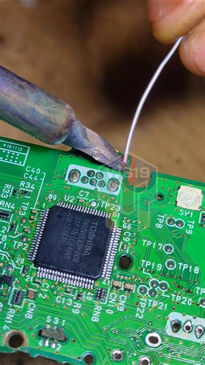 How to remove SMD USB socket with hot air #tips #usb #microusb #soldering #solderingtechniques