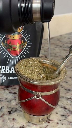 The traditional Argentine yerba mate preparation ritual. 🧉#shorts #yerbamate #mate #mateargentino