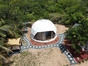 Mágico lugar en Isabela para disfrutar acompañado/a, cerca de las mejores playas de Isabela. : #tiratepr #isabela #domo #airbnb : Para reservar o información pueden entrar a este link: airbnb.com/h/secretexperience | Tíratepr